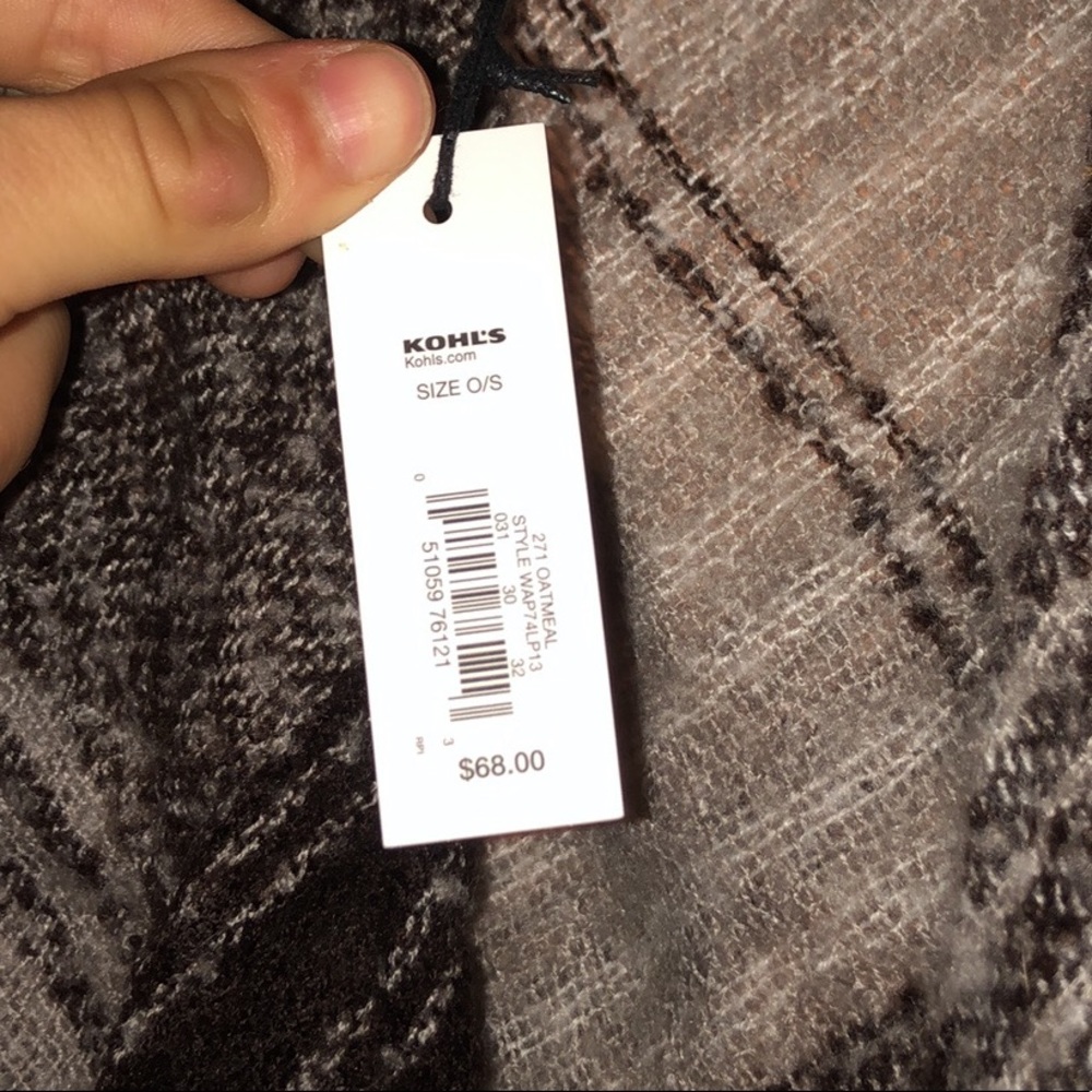 Shawl - Picture 3 of 3